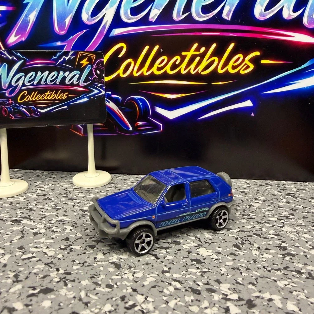 Matchbox 90 Volkswagen Golf Country Blue Mtn Tours MB1038 1/64 Diecast Car